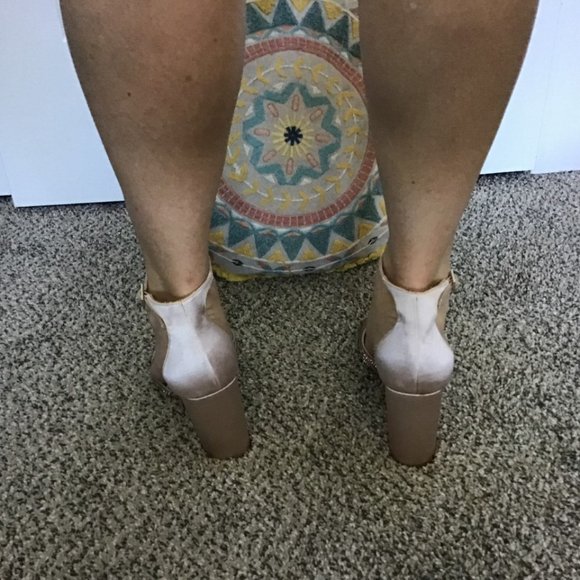 Rose Gold Jewel by Badgley Mischka Heels S 8 - Picture 4 of 7